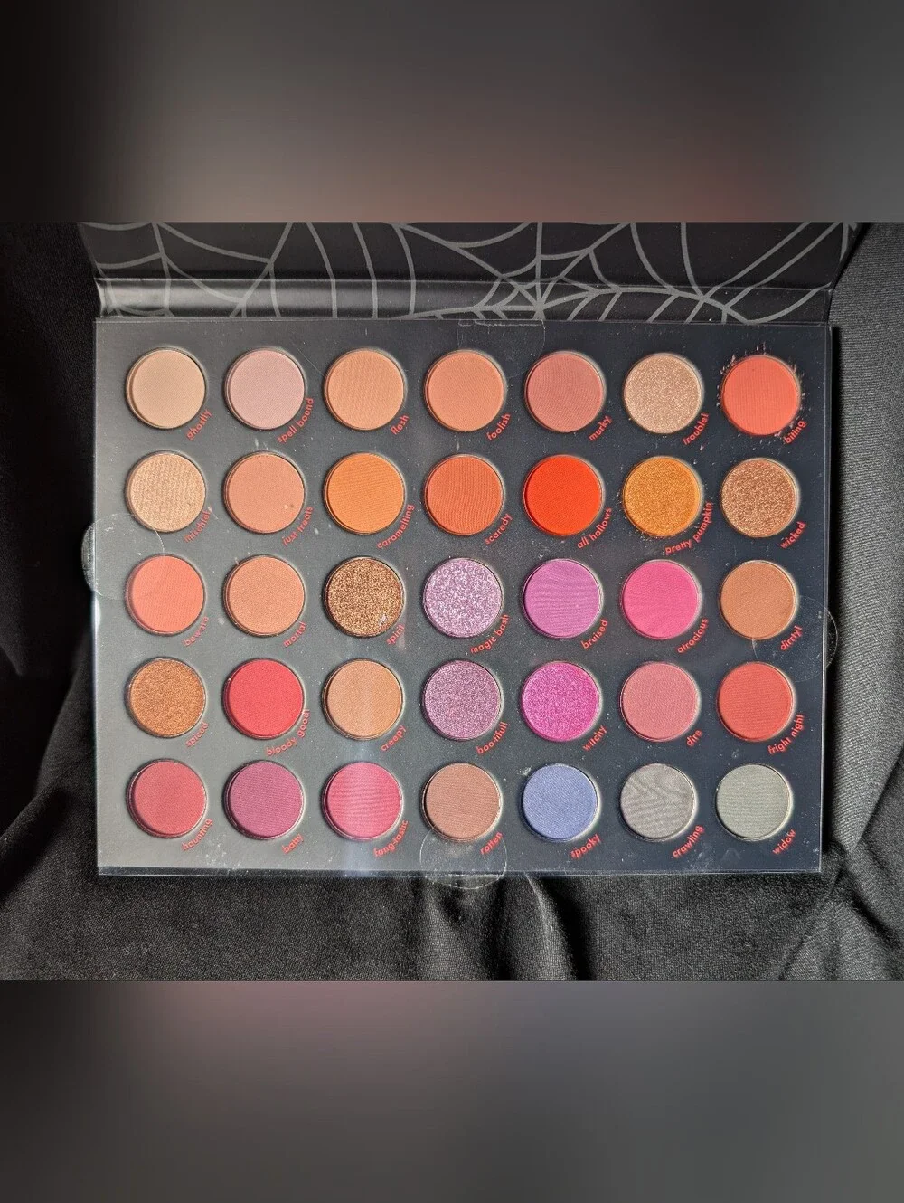❤️ Kara Beauty 'On the Haunt' Creative Eye Palette 35 Buttery Shades K-Beauty